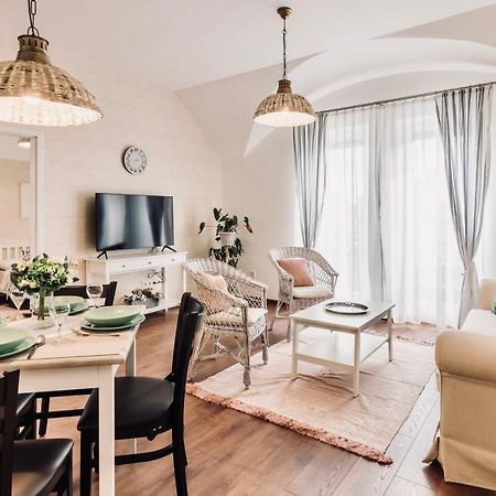 Monarchia Cottage Apartman Mosonmagyaróvár エクステリア 写真