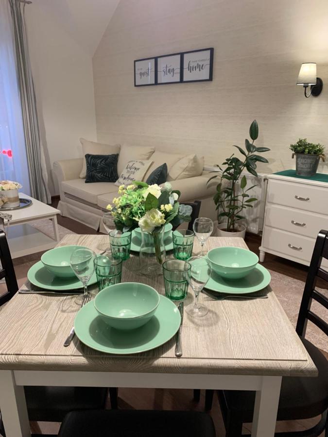 Monarchia Cottage Apartman Mosonmagyaróvár エクステリア 写真