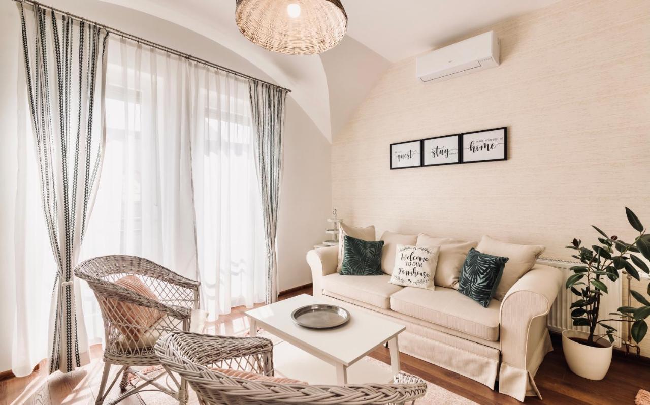 Monarchia Cottage Apartman Mosonmagyaróvár エクステリア 写真