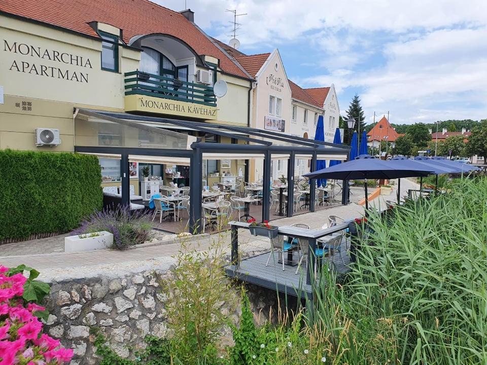 Monarchia Cottage Apartman Mosonmagyaróvár エクステリア 写真